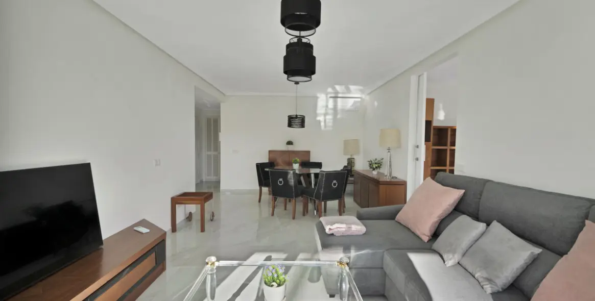 Long-term rent of middle floor apartment in Río Real 11