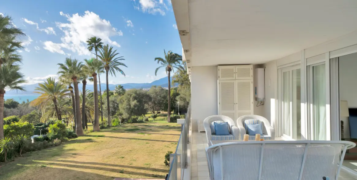 Long-term rent of middle floor apartment in Río Real 14