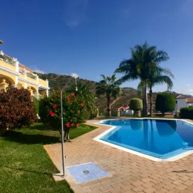 Продажа апартаментов на среднем этаже в Nerja