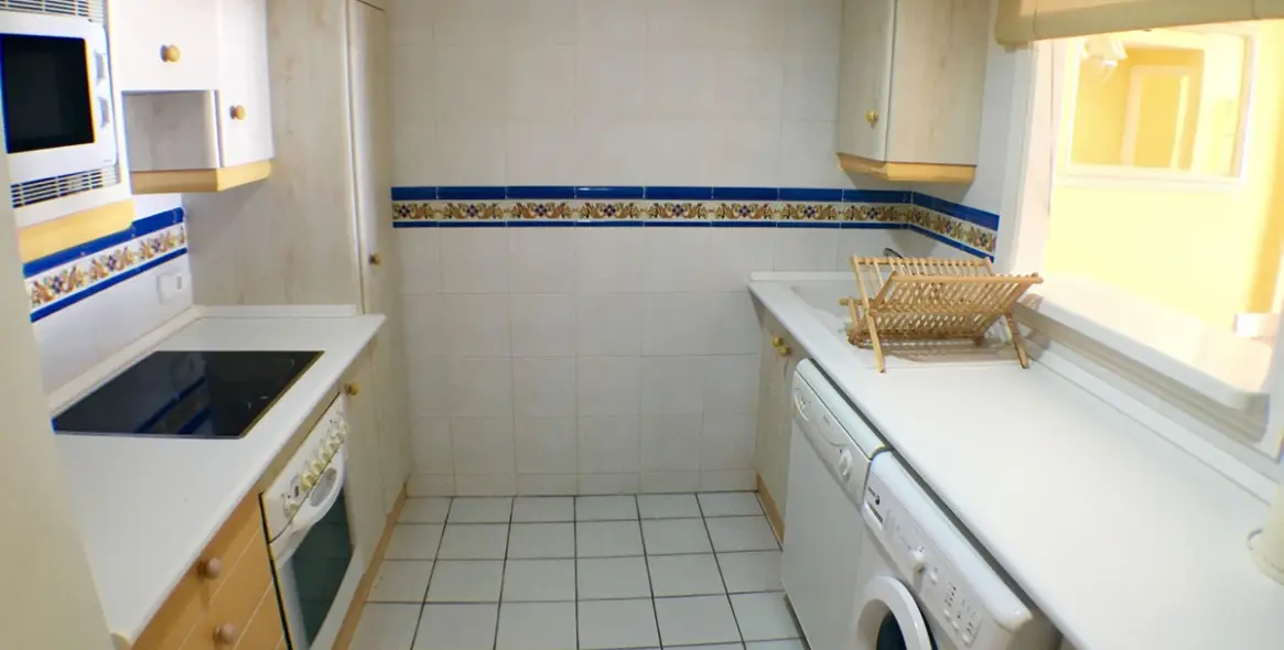 Продажа апартаментов на среднем этаже в Nerja 12