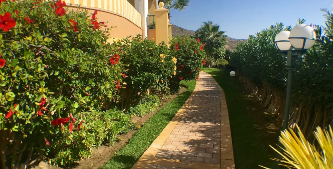 Venta de apartamento en planta media en Nerja 24