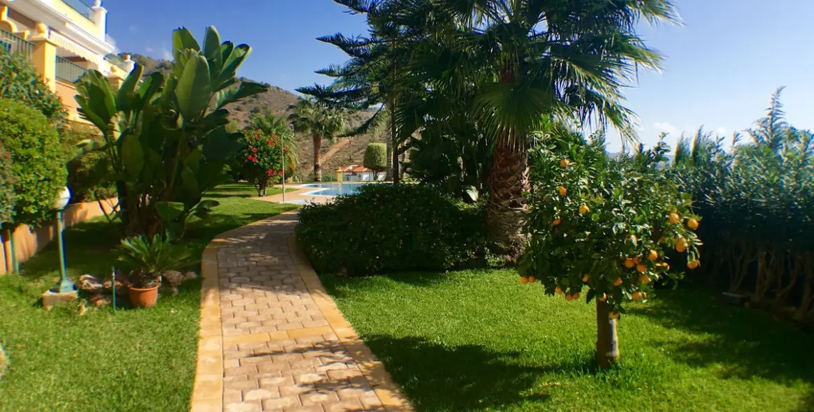 Venta de apartamento en planta media en Nerja 26