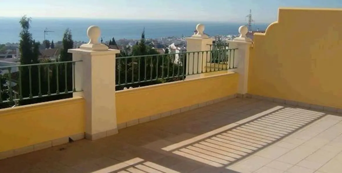 Venta de apartamento en planta media en Nerja 30
