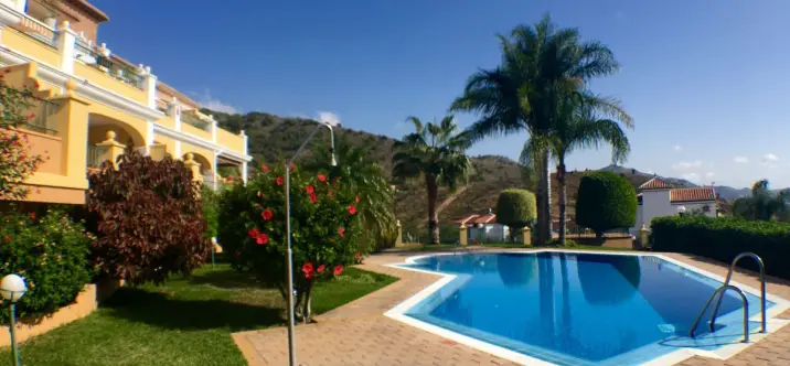 Продажа апартаментов на среднем этаже в Nerja 0