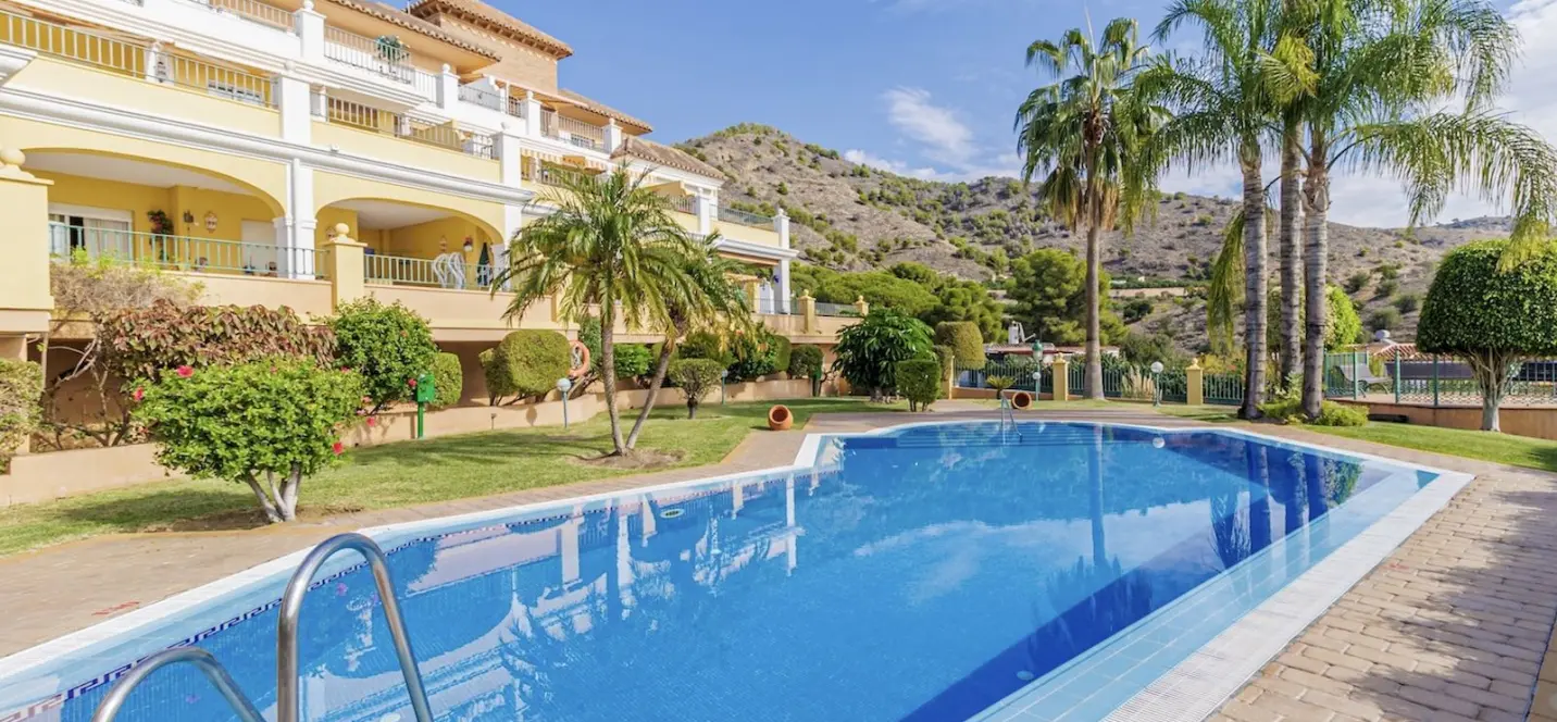 Продажа апартаментов на среднем этаже в Nerja 0