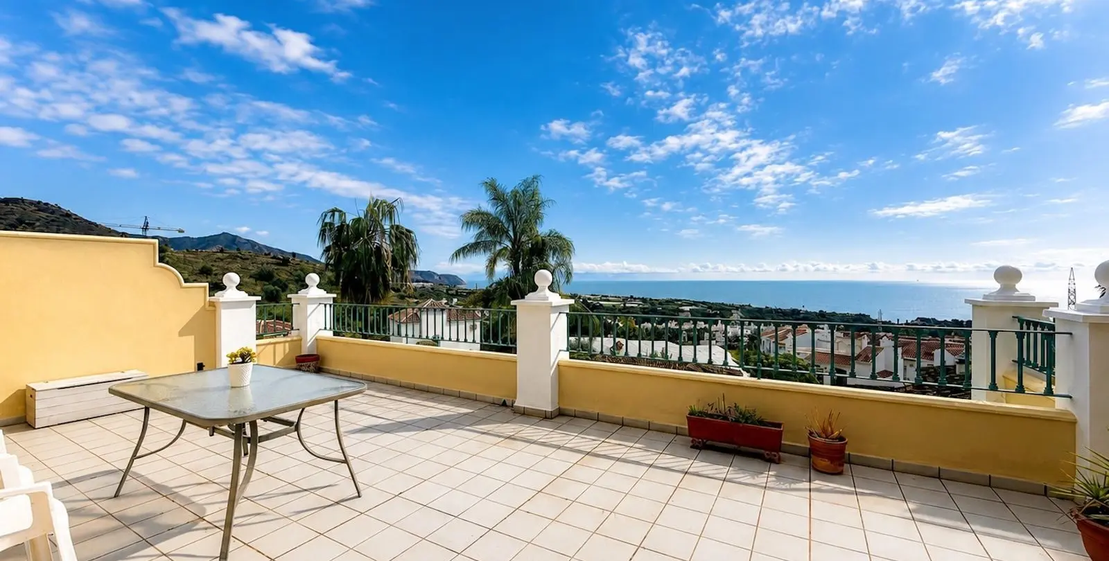 Sale of middle floor apartment in Nerja 2