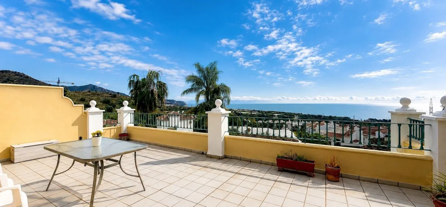 Продажа апартаментов на среднем этаже в Nerja 1