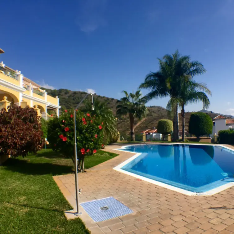 Продажа апартаментов на среднем этаже в Nerja