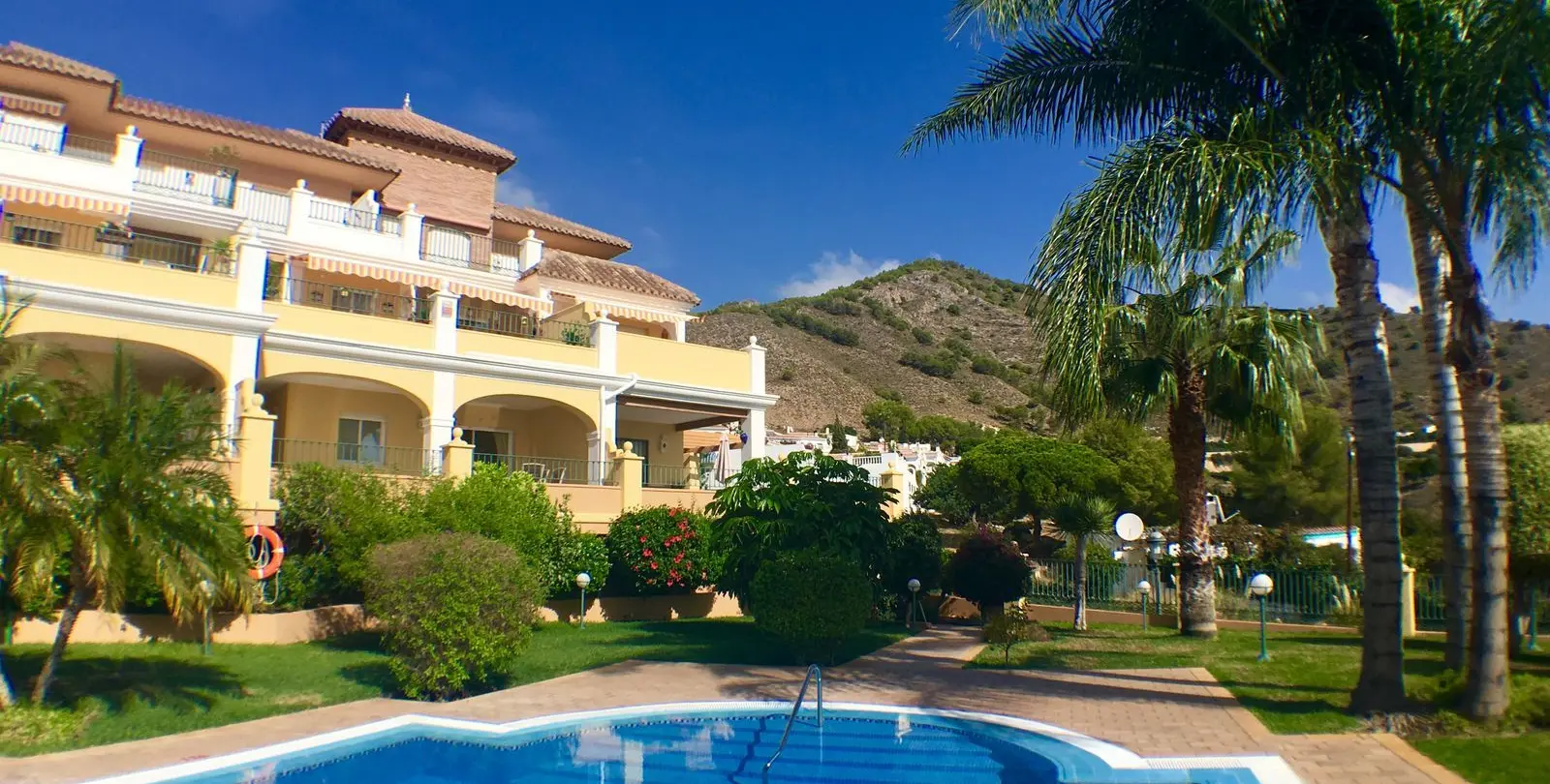 Sale of middle floor apartment in Nerja 4