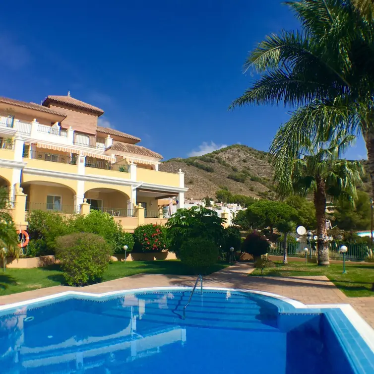 Продажа апартаментов на среднем этаже в Nerja