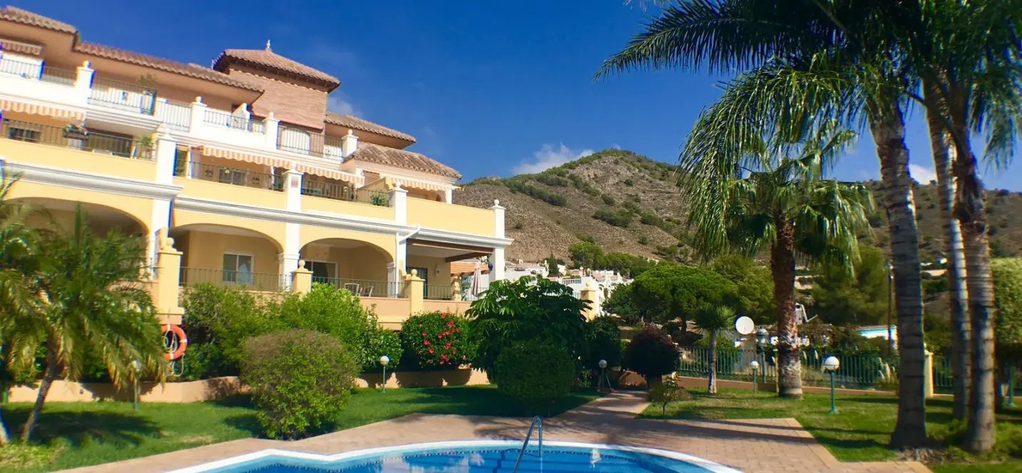 Продажа апартаментов на среднем этаже в Nerja 3