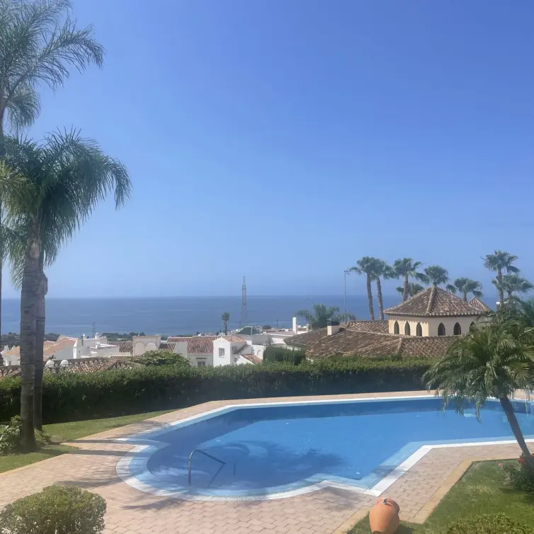 Продажа апартаментов на среднем этаже в Nerja