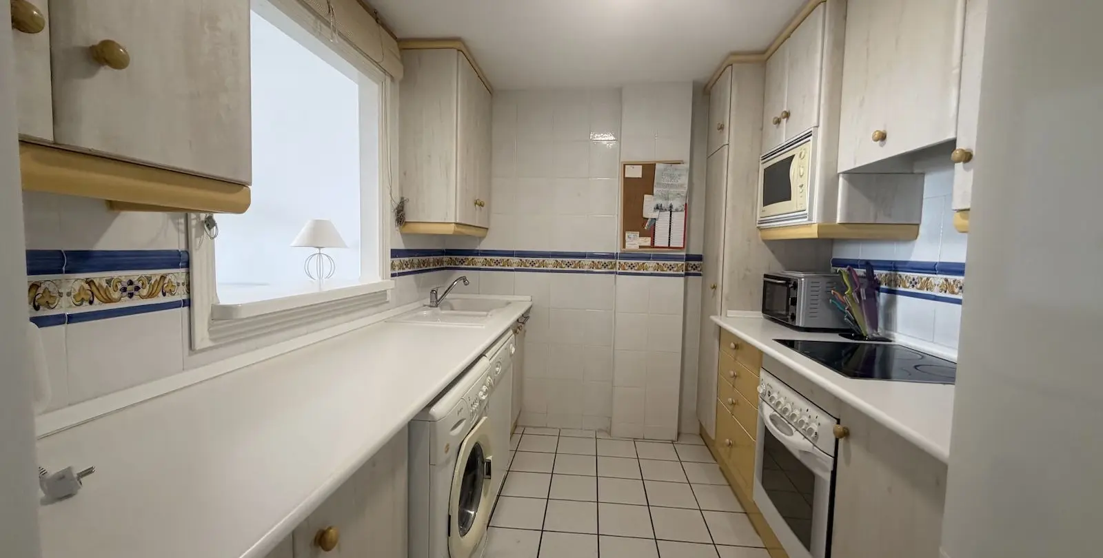 Sale of middle floor apartment in Nerja 12