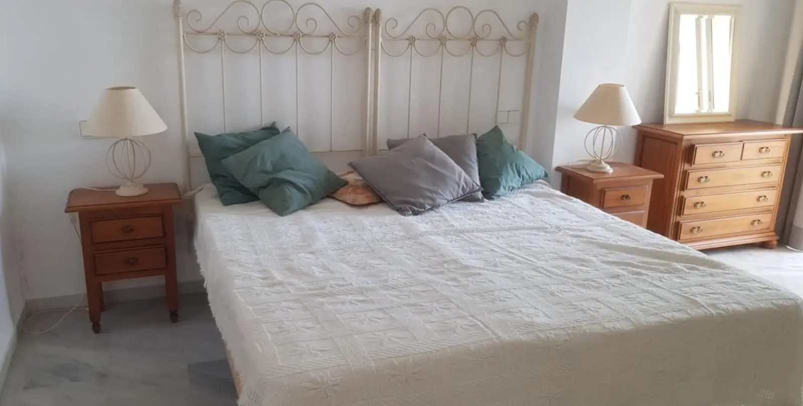 Sale of middle floor apartment in Nerja 16