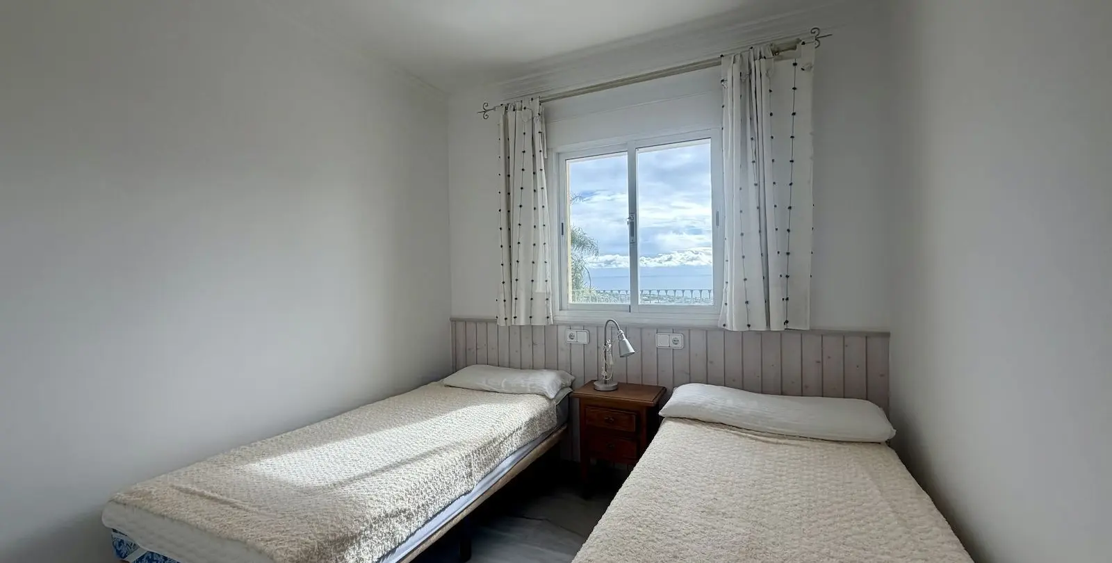 Sale of middle floor apartment in Nerja 18