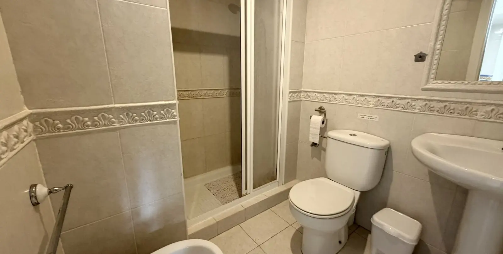 Sale of middle floor apartment in Nerja 20