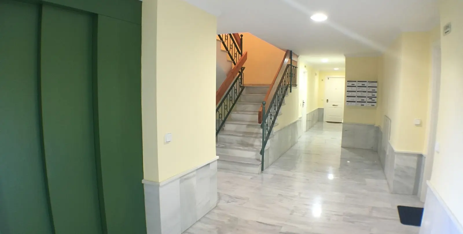 Sale of middle floor apartment in Nerja 21