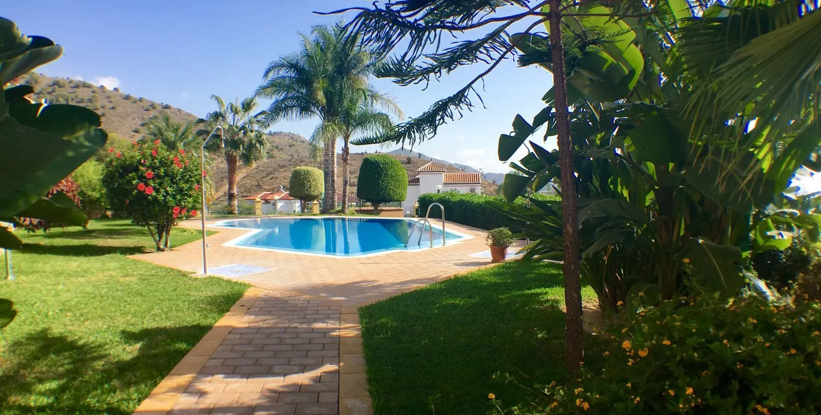 Sale of middle floor apartment in Nerja 24