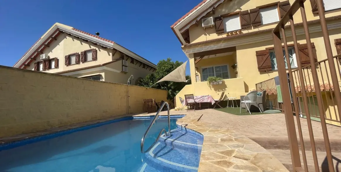 Продажа таунхауса в Alhaurín de la Torre 1