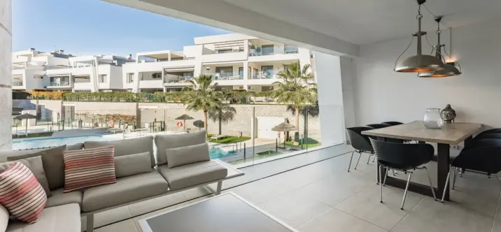 Sale of middle floor apartment in Estepona 0