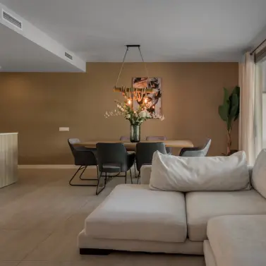 Sale of middle floor apartment in Estepona