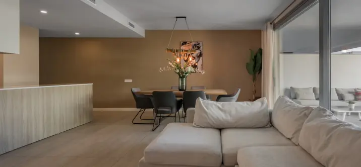 Sale of middle floor apartment in Estepona 3