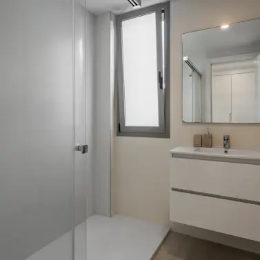 Sale of middle floor apartment in Estepona