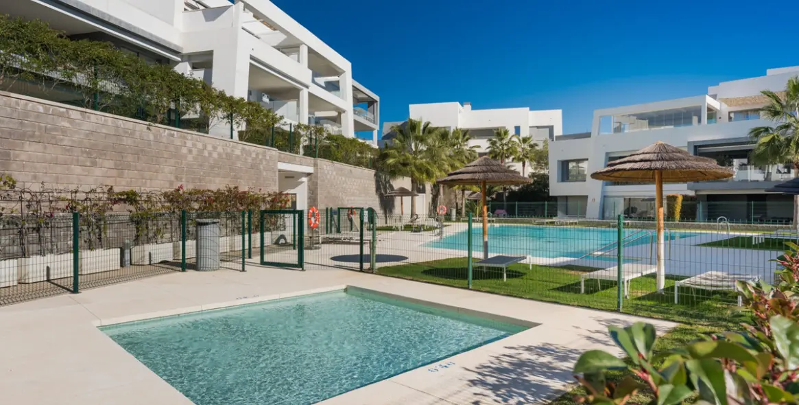 Продажа апартаментов на среднем этаже в Estepona 8