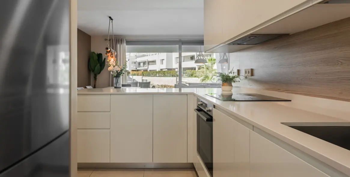 Продажа апартаментов на среднем этаже в Estepona 16