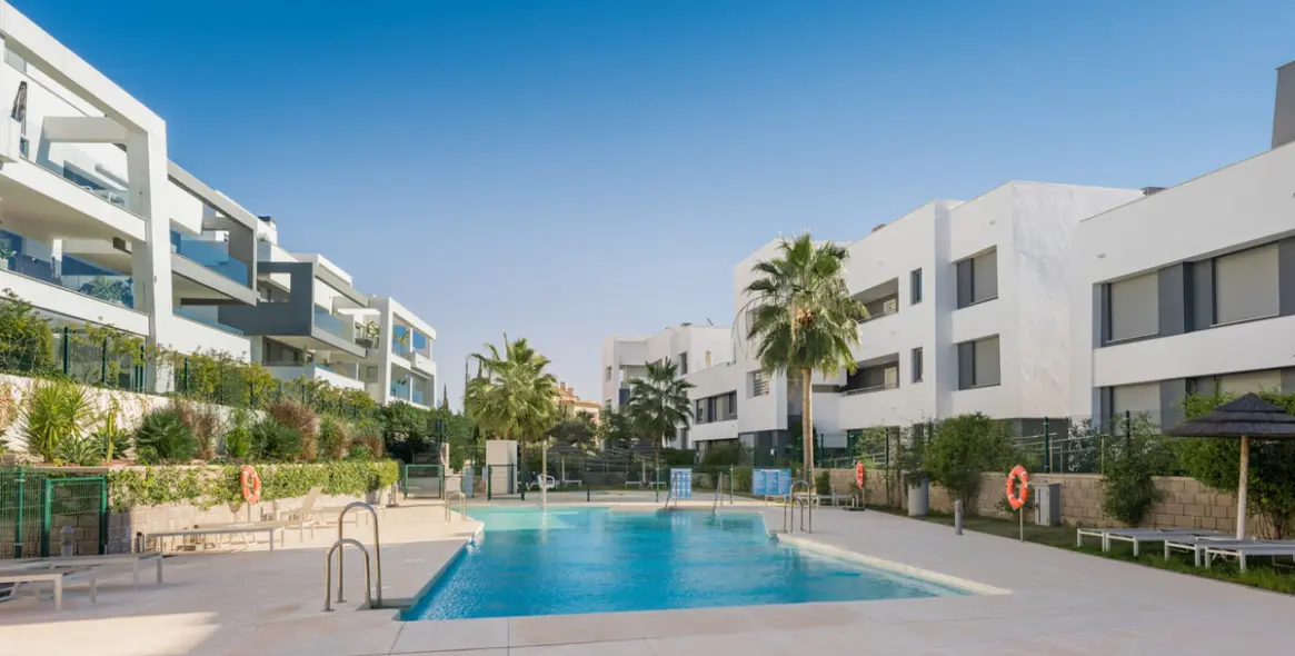 Продажа апартаментов на среднем этаже в Estepona 25