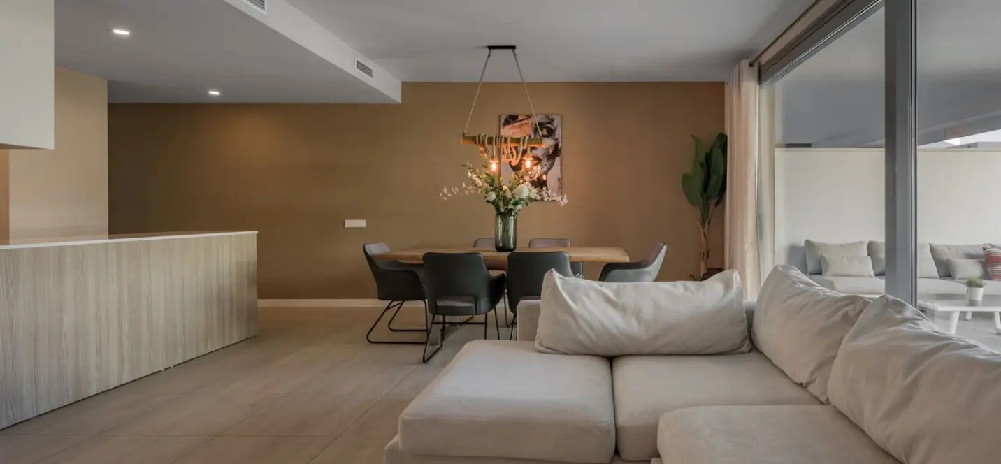 Sale of middle floor apartment in Estepona 3