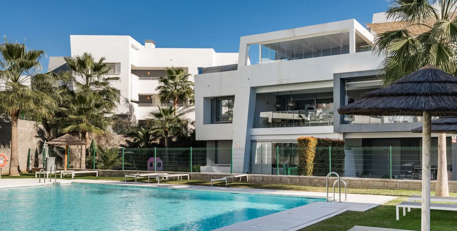 Sale of middle floor apartment in Estepona 7