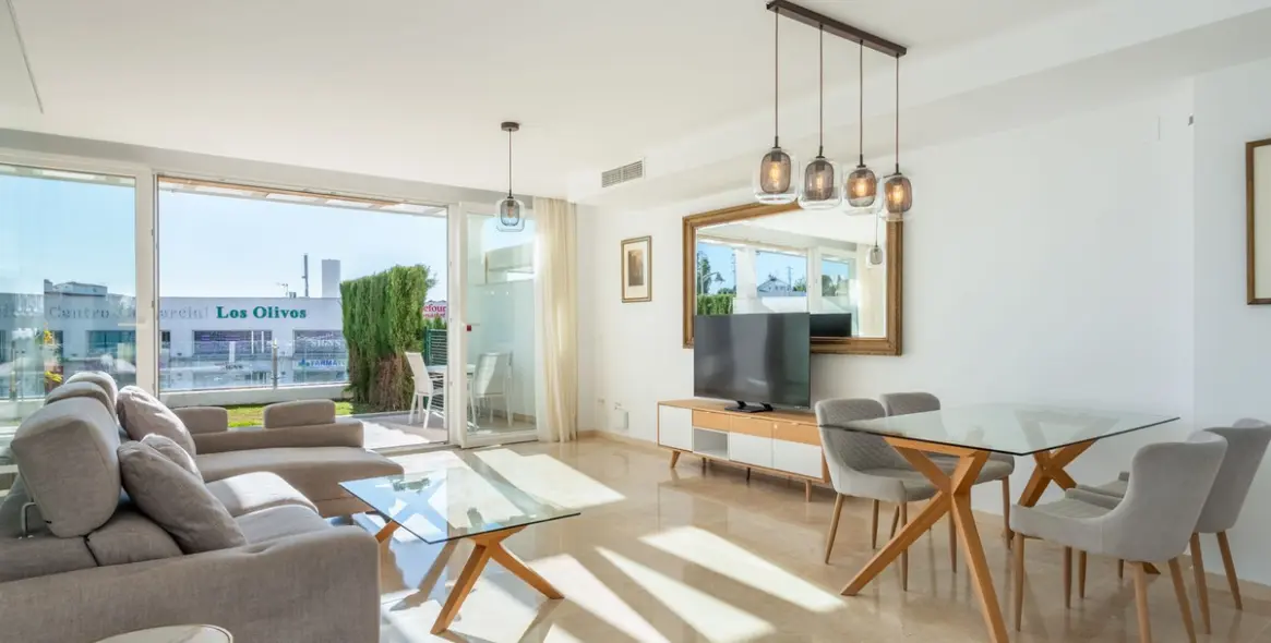 Sale of townhouse in Calahonda 3