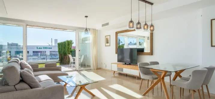 Sale of townhouse in Calahonda 2