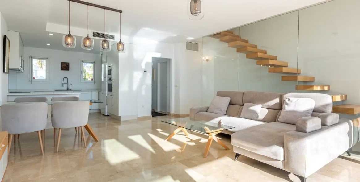 Sale of townhouse in Calahonda 5