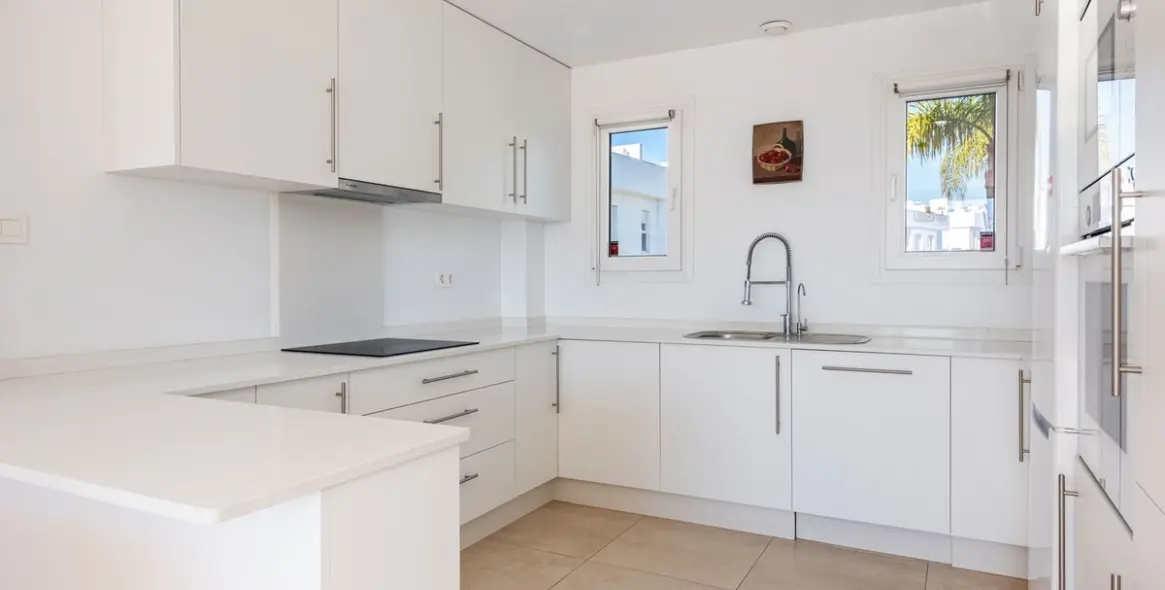 Sale of townhouse in Calahonda 7