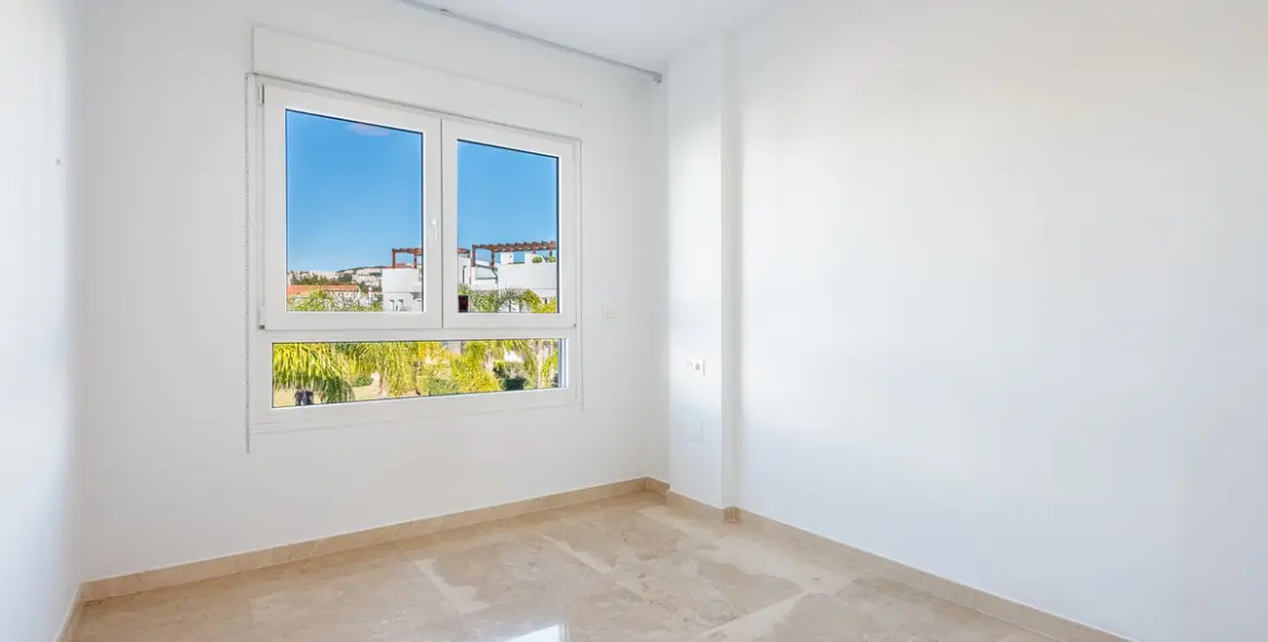 Sale of townhouse in Calahonda 11