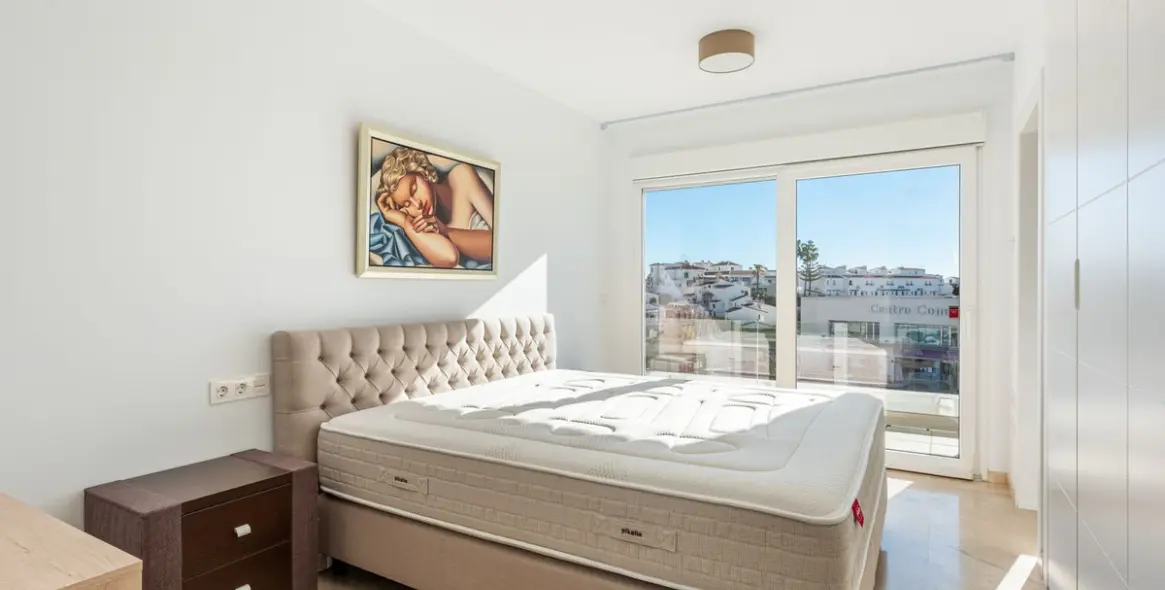 Sale of townhouse in Calahonda 13