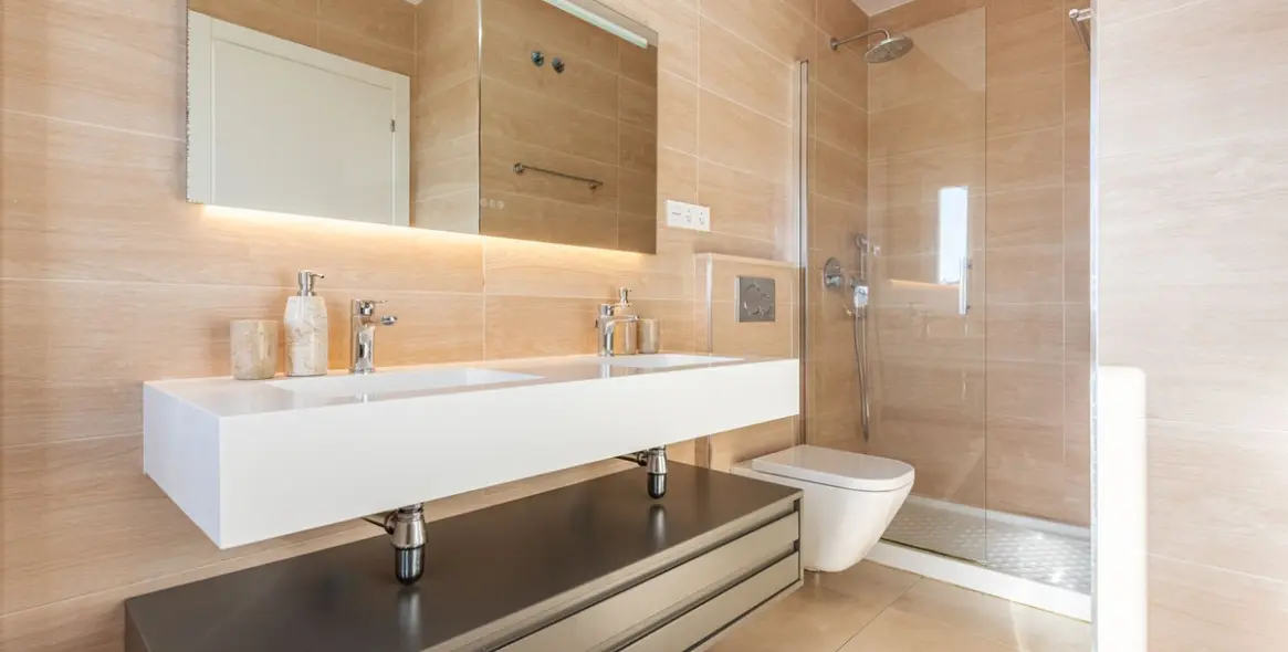 Sale of townhouse in Calahonda 16