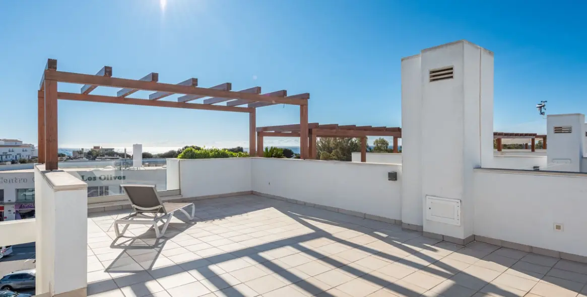 Sale of townhouse in Calahonda 17