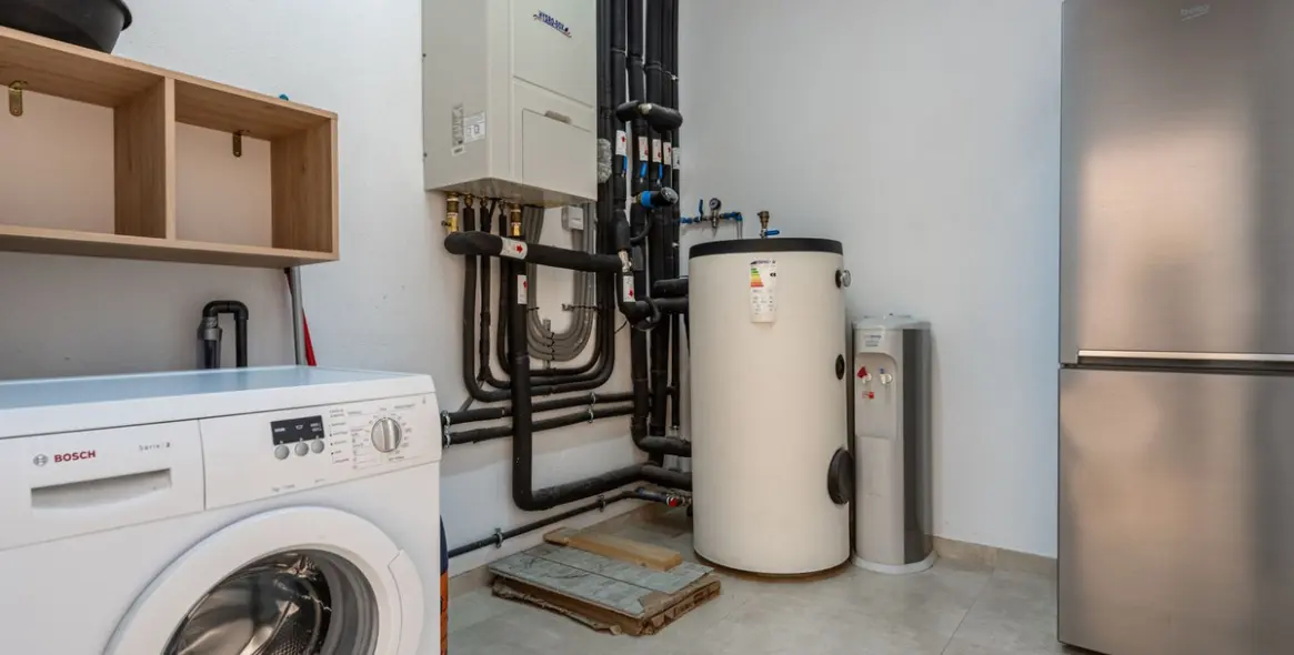 Sale of townhouse in Calahonda 23