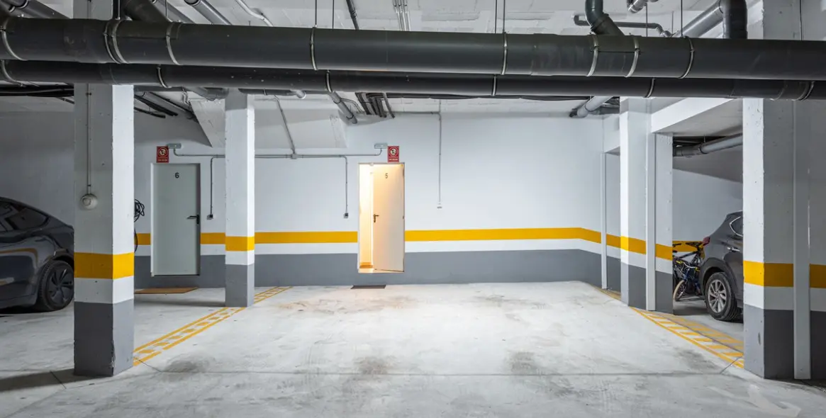 Sale of townhouse in Calahonda 24