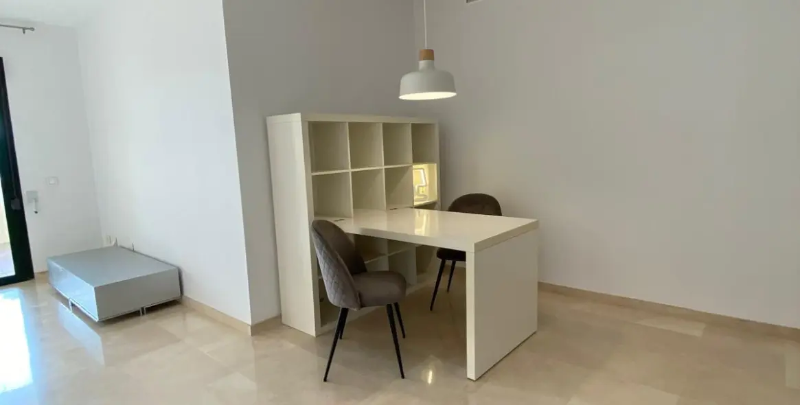 Alquiler a largo plazo de apartamento en planta media en San Pedro de Alcántara 7