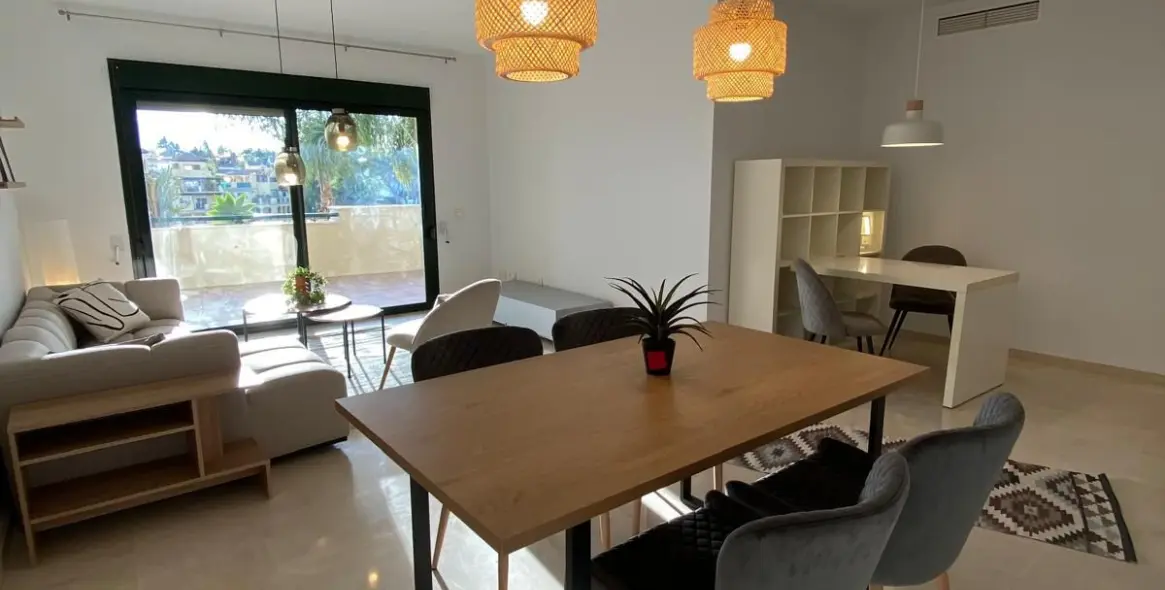 Alquiler a largo plazo de apartamento en planta media en San Pedro de Alcántara 10