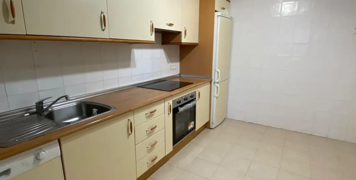 Alquiler a largo plazo de apartamento en planta media en San Pedro de Alcántara 12