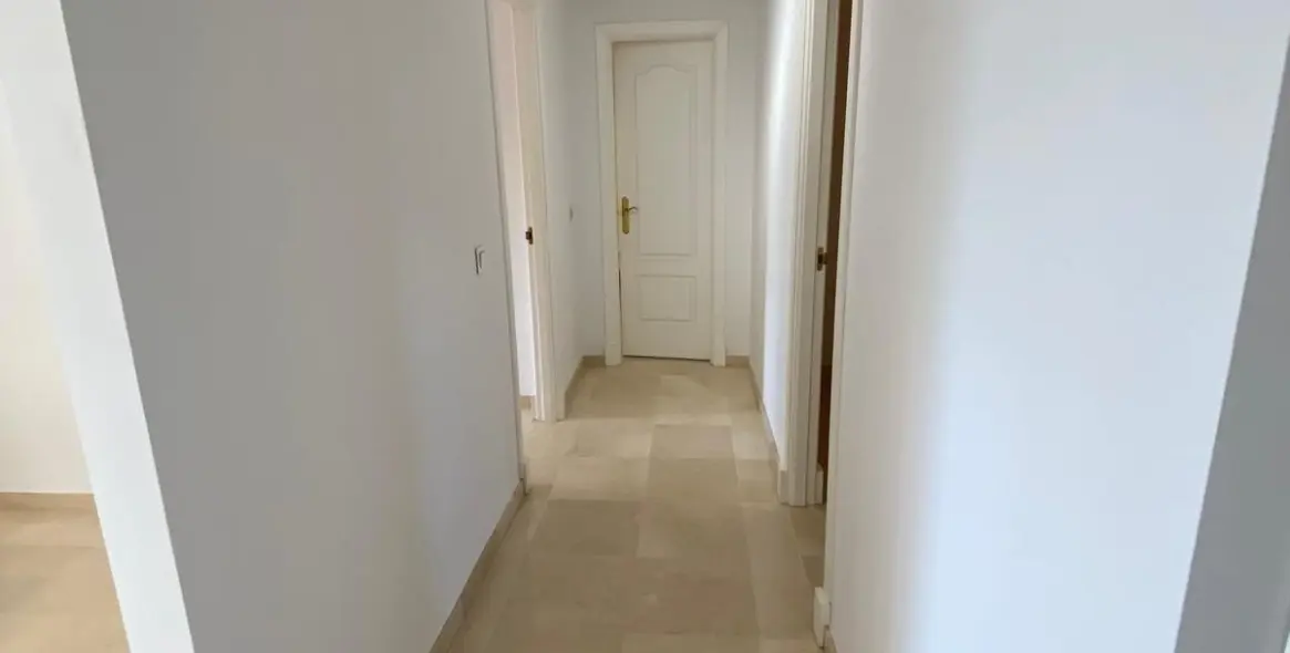 Alquiler a largo plazo de apartamento en planta media en San Pedro de Alcántara 13