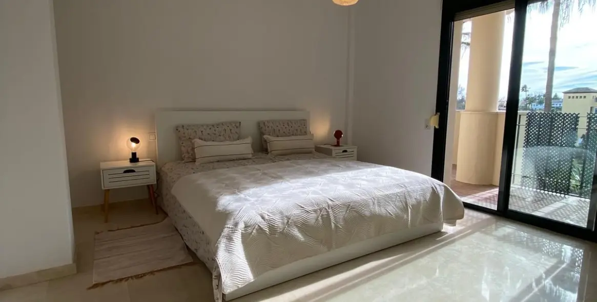 Alquiler a largo plazo de apartamento en planta media en San Pedro de Alcántara 15