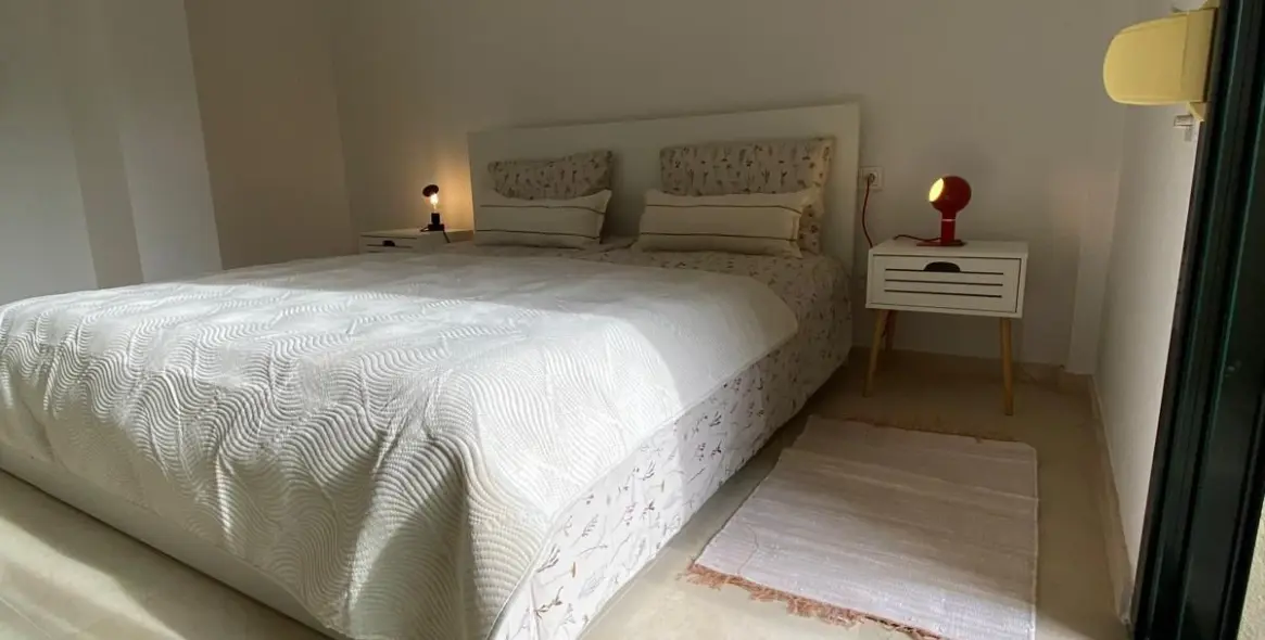 Alquiler a largo plazo de apartamento en planta media en San Pedro de Alcántara 16