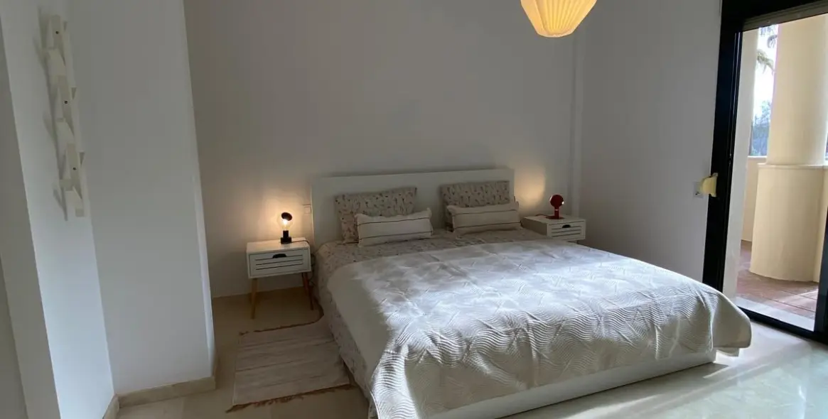 Alquiler a largo plazo de apartamento en planta media en San Pedro de Alcántara 19