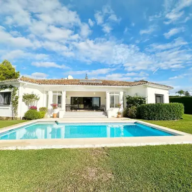 Long-term rent of detached villa in El Paraiso